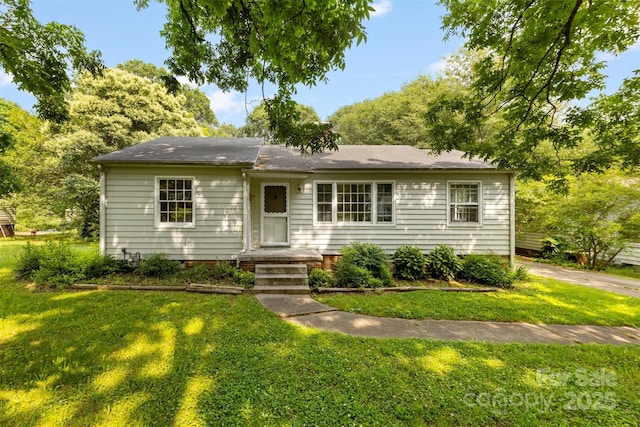 505 Franklin Ave, Shelby, NC 28150 - view of front facade with a front lawn