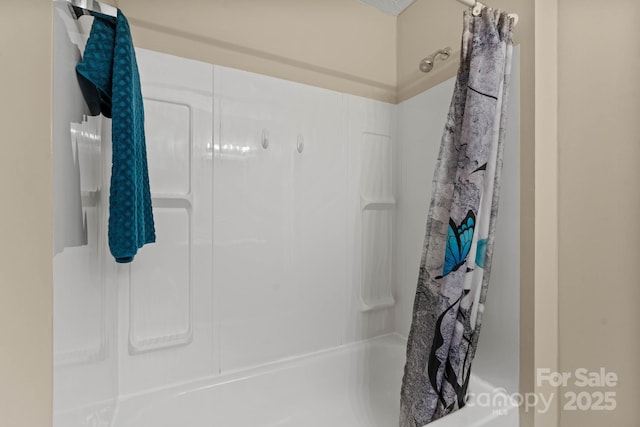 1425 3rd Street Pl NE, Hickory, NC 28601 - bathroom featuring shower / bath combo