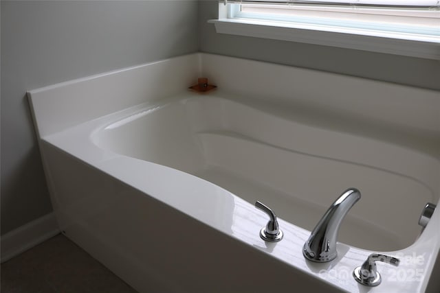 10726 Greenhead View Rd, Charlotte, NC 28262 - full bath featuring a garden tub