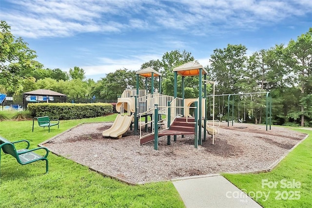 10726 Greenhead View Rd, Charlotte, NC 28262 - community play area featuring a yard
