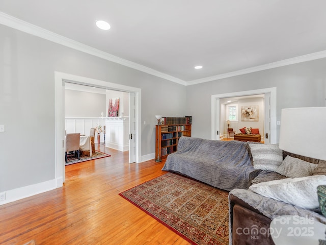 128 W End St, Chester, SC 29706 - living room featuring ornamental molding, light wood-style flooring, baseboards, and recessed lighting
