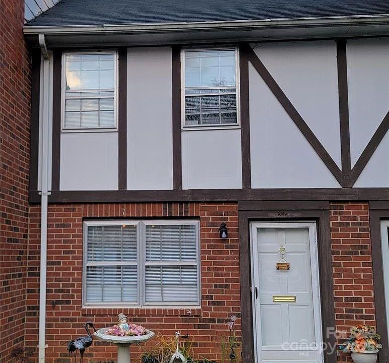 1300 Larchmont Pl, Salisbury, NC 28144 - entrance to property featuring brick siding
