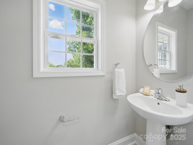 8304 Prescott Glen Pkwy, Waxhaw, NC 28173 - bathroom featuring healthy amount of natural light and baseboards