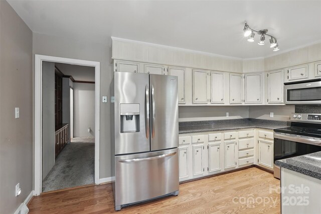 1517 E Barden Rd, Charlotte, NC 28226 - kitchen with stainless steel appliances, dark countertops, light wood-style flooring, crown molding, and white cabinetry