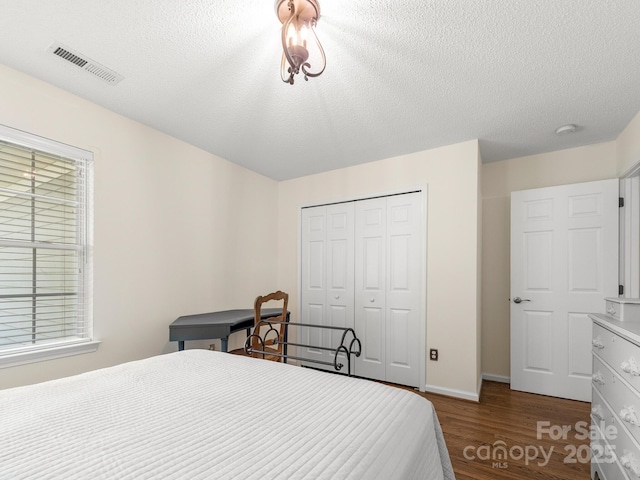 20 E Fairway View Ct, Etowah, NC 28729 - bedroom with dark wood finished floors, a closet, and a textured ceiling
