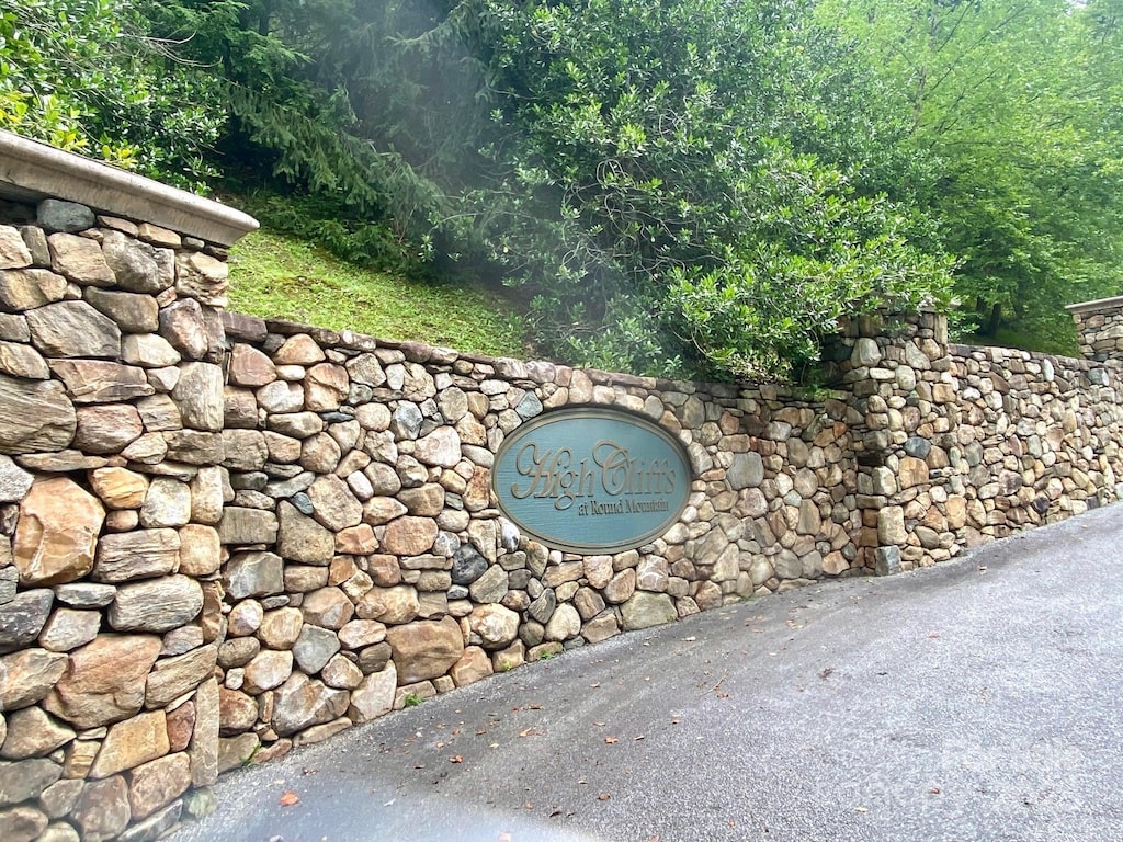 129 High Cliffs Trl, Black Mountain, NC 28711