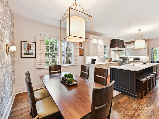 2526 Sherwood Ave, Charlotte, NC 28207 - dining area with wood finished floors, baseboards, and recessed lighting