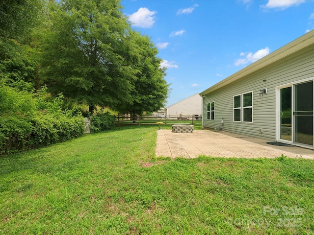 1660 Beleek Ridge Ln, Lake Wylie, SC 29710 - view of yard featuring a patio area and an outdoor fire pit