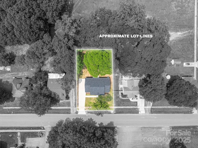 520 E Main St, Dallas, NC 28034 - aerial overview of property's location featuring property boundaries highlighted