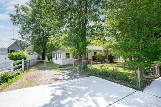 189 Onteora Blvd, Asheville, NC 28803 - view of front of property with a gate and a fenced front yard