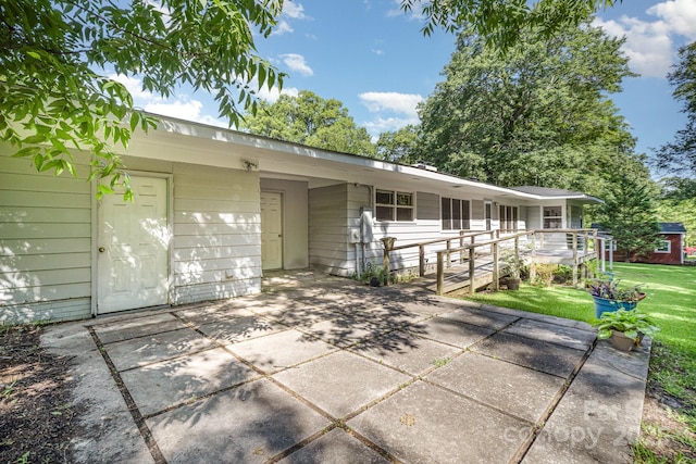 409 Edgewood Ct, Lancaster, SC 29720 - view of front facade featuring a front lawn