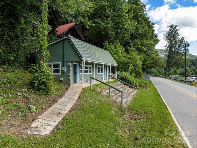 2827 Memorial Hwy, Lake Lure, NC 28746 - view of front of house with metal roof and a front yard