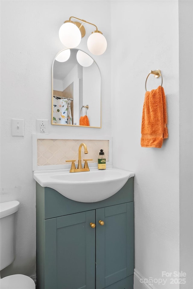1072 5th St NE, Hickory, NC 28601 - full bathroom featuring vanity and tasteful backsplash