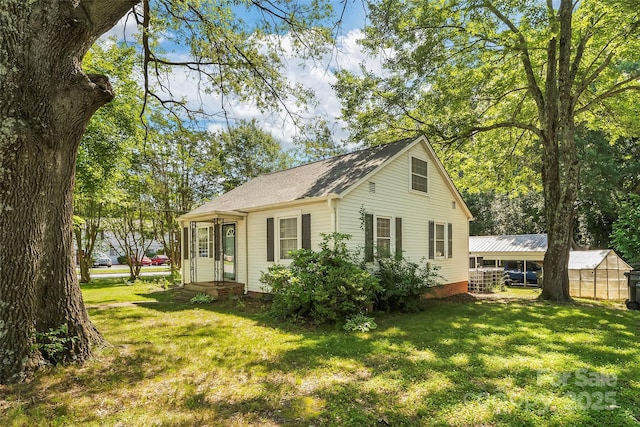 1072 5th St NE, Hickory, NC 28601 - view of property exterior featuring a yard and a shingled roof