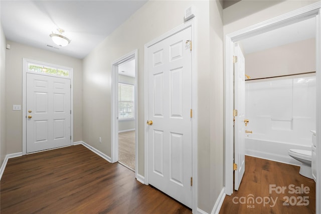 4510 Glenlea Commons Dr, Charlotte, NC 28216 - entryway featuring dark wood finished floors and baseboards