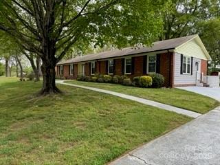 8616 Fallsdale Dr, Charlotte, NC 28214 - ranch-style home featuring a front lawn and concrete driveway
