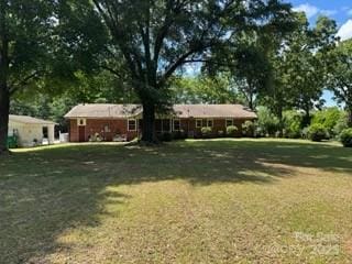 8616 Fallsdale Dr, Charlotte, NC 28214 - view of green lawn