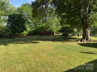 8616 Fallsdale Dr, Charlotte, NC 28214 - view of grassy yard