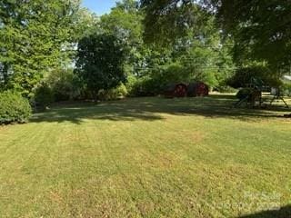 8616 Fallsdale Dr, Charlotte, NC 28214 - view of grassy yard