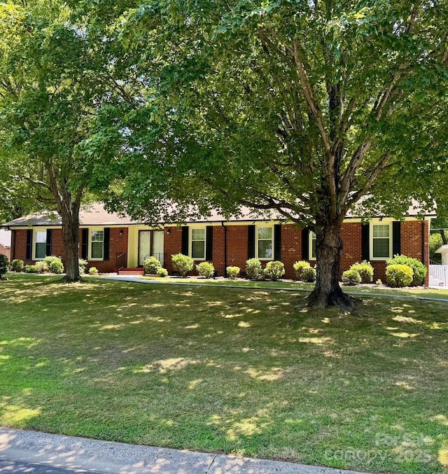 8616 Fallsdale Dr, Charlotte, NC 28214 - ranch-style home featuring brick siding and a front yard