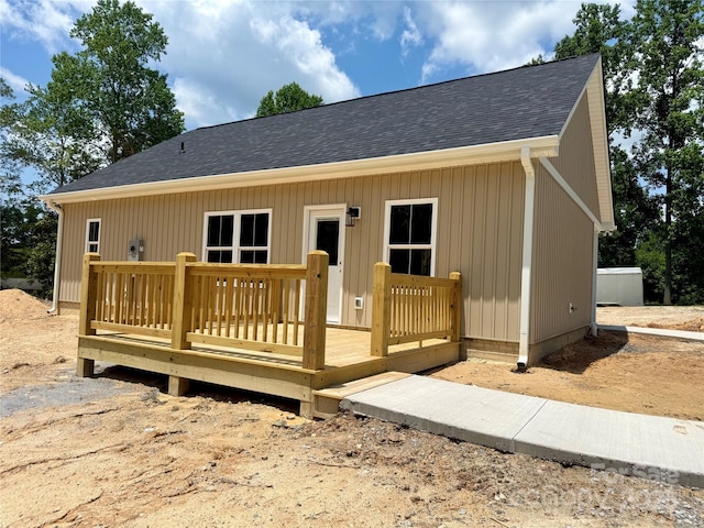 102 Lakeside Dr, Grover, NC 28073 - view of front of property featuring a shingled roof and a deck
