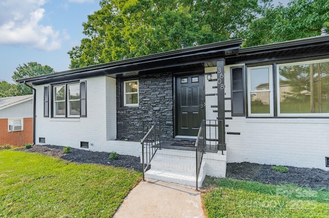 3608 Crestridge Dr, Charlotte, NC 28217 - view of front of home with crawl space, brick siding, and a front yard