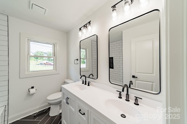 3608 Crestridge Dr, Charlotte, NC 28217 - bathroom with double vanity, toilet, and baseboards