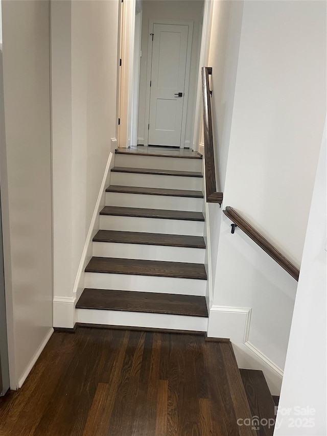 5840 Charing Pl, Charlotte, NC 28211 - staircase featuring wood finished floors and baseboards