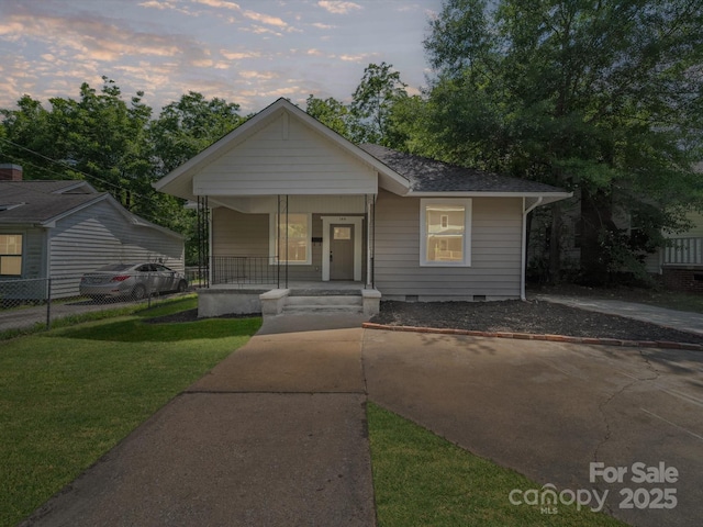 144 Walnut St, Chester, SC 29706 - bungalow featuring covered porch and crawl space