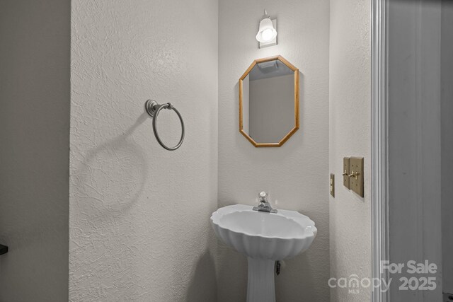 449 Concord Rd, Fletcher, NC 28732 - bathroom featuring a textured wall