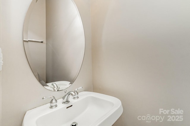 5322 Jocelyn Ln, Charlotte, NC 28269 - bathroom featuring a sink
