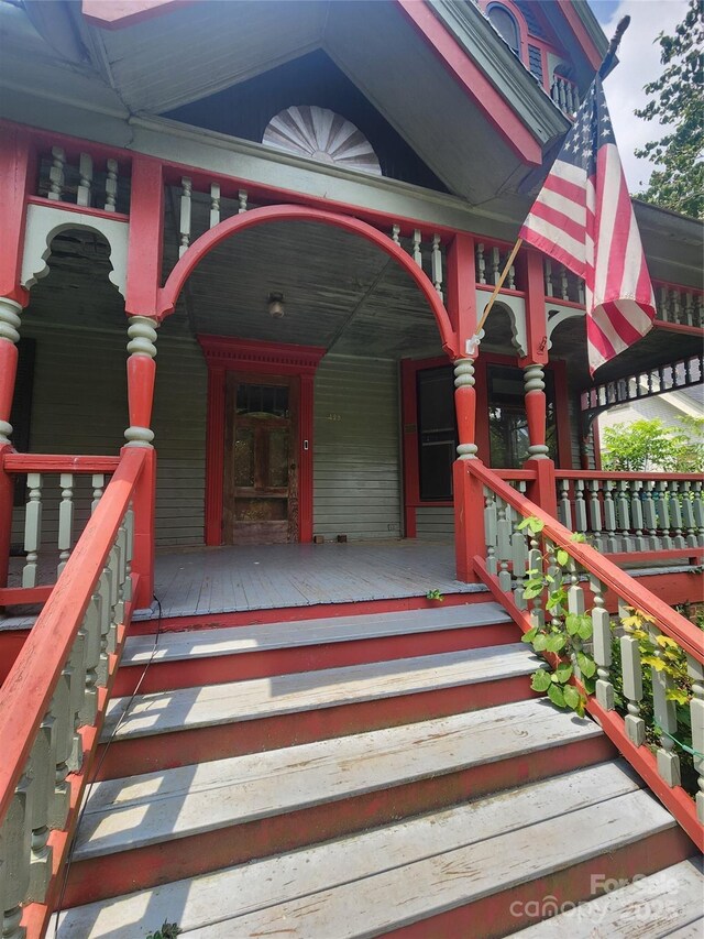 425 W Horah St, Salisbury, NC 28144 - doorway to property with a porch