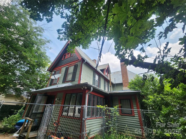 425 W Horah St, Salisbury, NC 28144 - view of front facade with a chimney and a sunroom