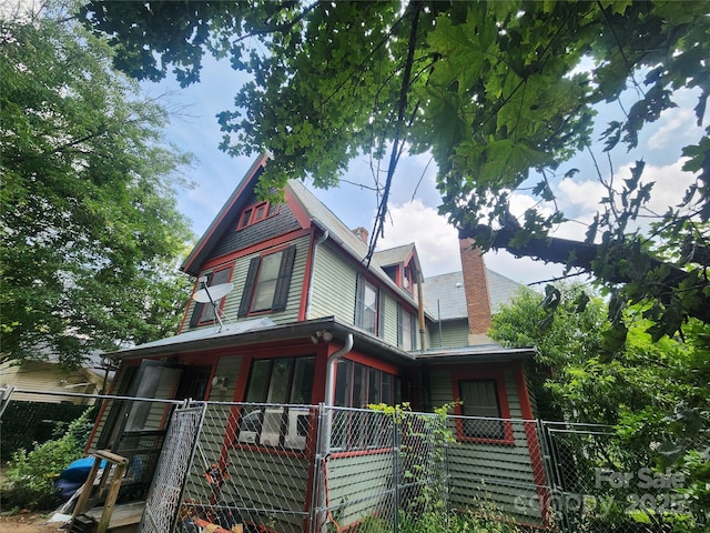 425 W Horah St, Salisbury, NC 28144 - view of front of home featuring a chimney and a sunroom