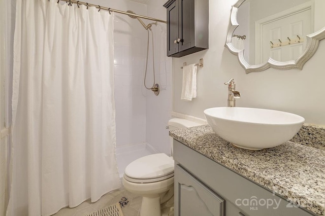 118 Colony Dr, Arden, NC 28704 - full bath featuring vanity and a shower with shower curtain