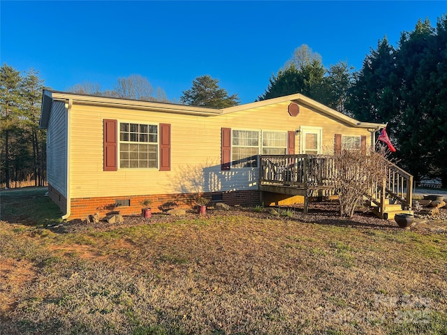 110 Dorothy Ln, Mooresville, NC 28117 - manufactured / mobile home with crawl space, a deck, and a front yard