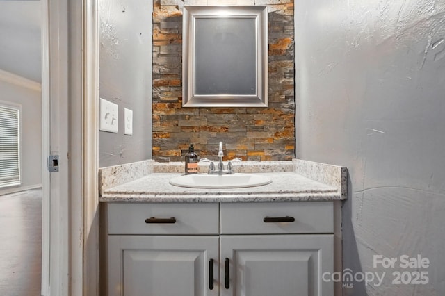 8708 Piccone Brook Ln, Charlotte, NC 28216 - bathroom featuring vanity