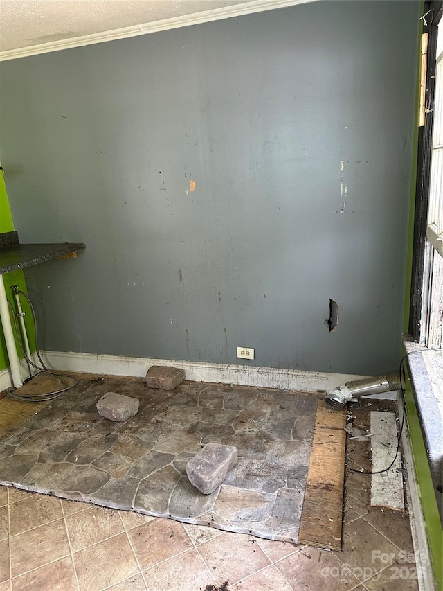839 S Chester St, Gastonia, NC 28052 - detailed view of crown molding