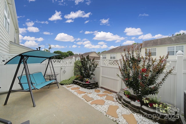 635 Brickdust Ct, Fort Mill, SC 29708 - fenced backyard with a patio area