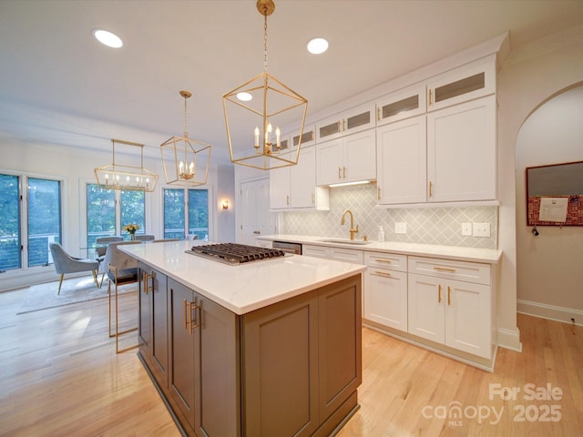 15708 Eagleview Dr, Charlotte, NC 28278 - kitchen featuring a sink, white cabinets, a kitchen island, decorative backsplash, and a chandelier