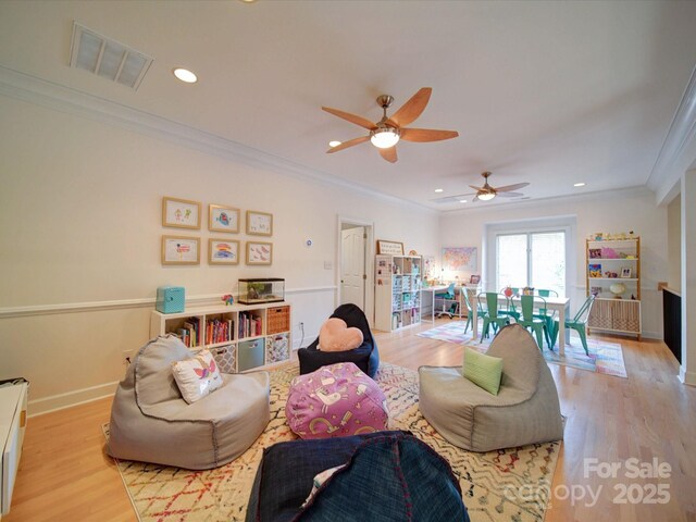 15708 Eagleview Dr, Charlotte, NC 28278 - living room with crown molding, light wood finished floors, a ceiling fan, recessed lighting, and baseboards