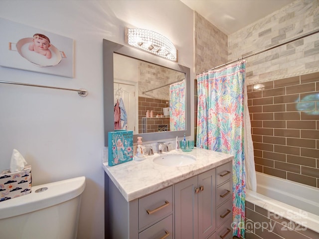 15708 Eagleview Dr, Charlotte, NC 28278 - bathroom with toilet, tiled shower / bath, and vanity