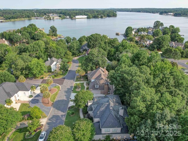 15708 Eagleview Dr, Charlotte, NC 28278 - aerial view of property and surrounding area featuring a large body of water and nearby suburban area