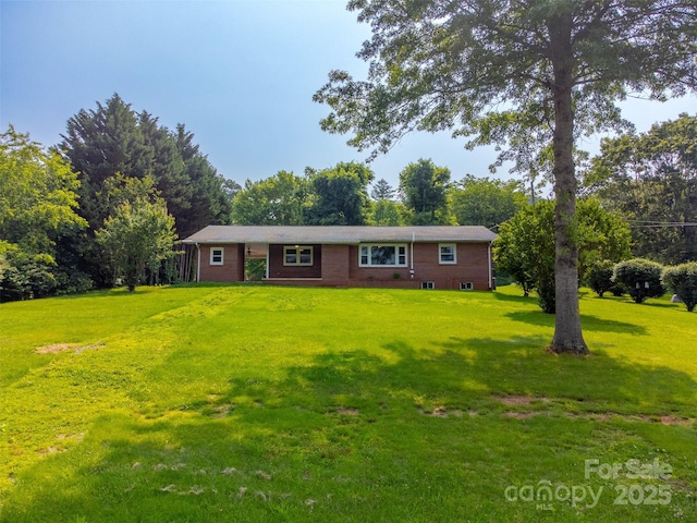 191 Rolling Green Dr, Sylva, NC 28779 - ranch-style home with a front yard and brick siding