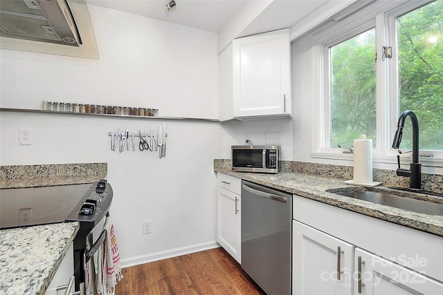 433 W 8th St Unit 66, Charlotte, NC 28202 - kitchen with stainless steel appliances, a sink, dark wood-style flooring, and plenty of natural light