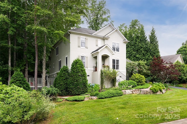 7 White Palmer Ct, Biltmore Lake, NC 28715 - view of front facade featuring stucco siding and a front lawn
