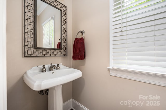 1701 Truman Rd, Charlotte, NC 28205 - bathroom featuring baseboards