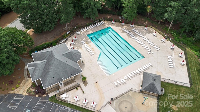 7704 Ninth Fairway Ln, Mint Hill, NC 28227 - aerial view of property and surrounding area featuring a pool