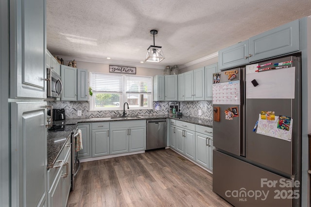 2206 Whitworth Rd, Cherryville, NC 28021 - kitchen with appliances with stainless steel finishes, crown molding, backsplash, dark wood-style floors, and a textured ceiling