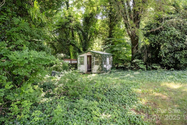 1637 N College Ave, Newton, NC 28658 - view of yard featuring a view of trees
